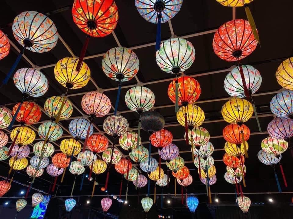Set 50 Vietnamese Silk Lanterns with mixed of Size, mix of Shapes and Colors for Events Decoration - Wedding Planer Decorative