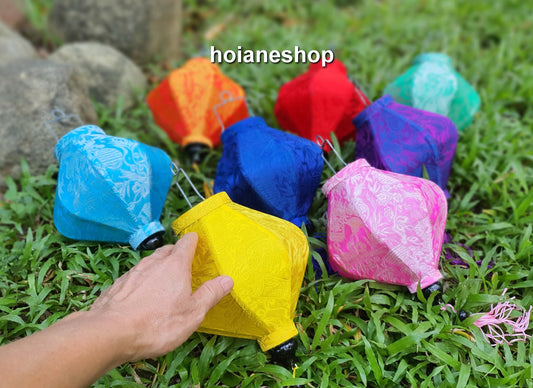 Set 16 pieces of Vietnamese silk lanterns 22cm for Christmas decor Lanterns for Christmas tree decor Lamps for restaurant lobby decor