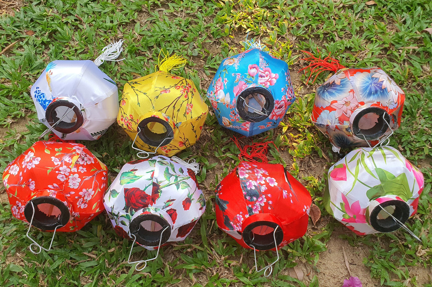 Set 8 pcs Viet Nam bamboo lanterns 22cm with flowers fabric for garden decor Lanterns for wedding decor Lanterns for Living room decor