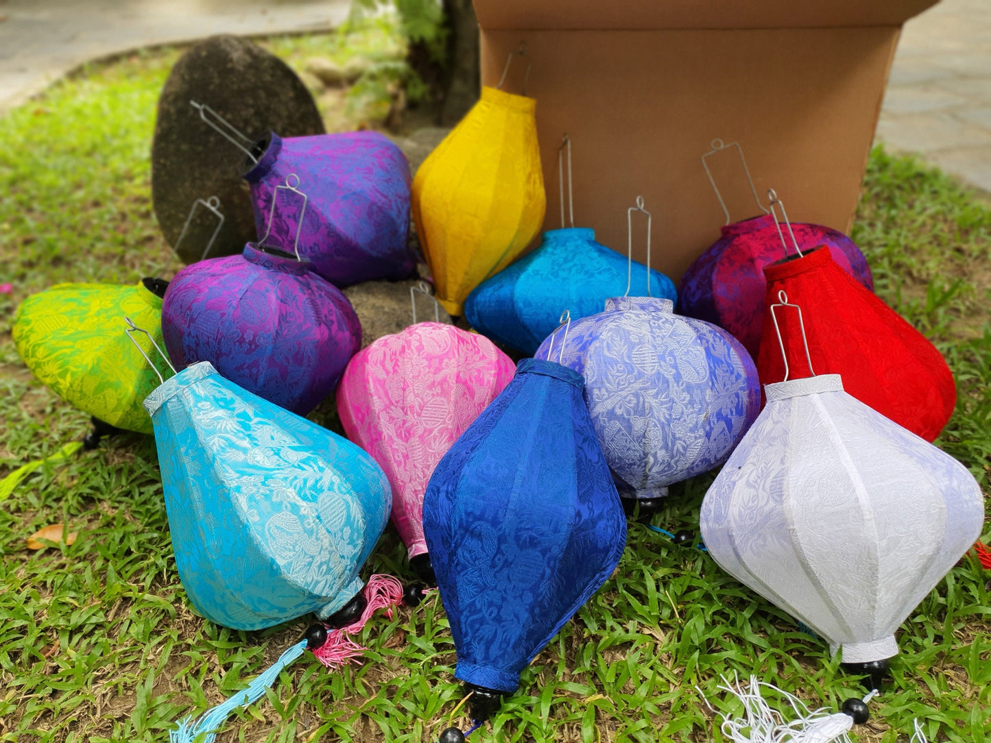 Set of 50 Vietnamese silk lanterns 40 cm for Wedding decor- Events decor- Garden decor- Hotel lobby decor, Restaurant lobby decor, celiling
