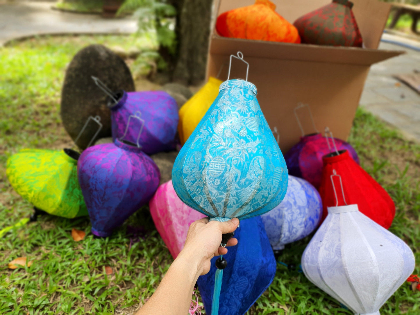 Set of 50 Vietnamese silk lanterns 40 cm for Wedding decor- Events decor- Garden decor- Hotel lobby decor, Restaurant lobby decor, celiling