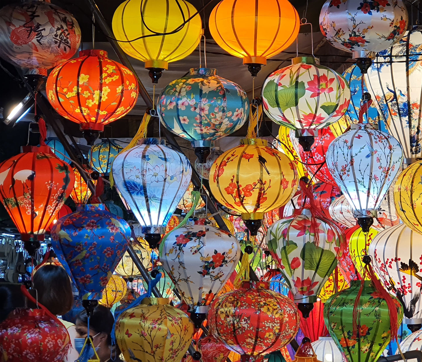 Set of 30 Vietnam silk lanterns 35cm for Lunar New Year decor, TET decoration, Outdoor Party decoration