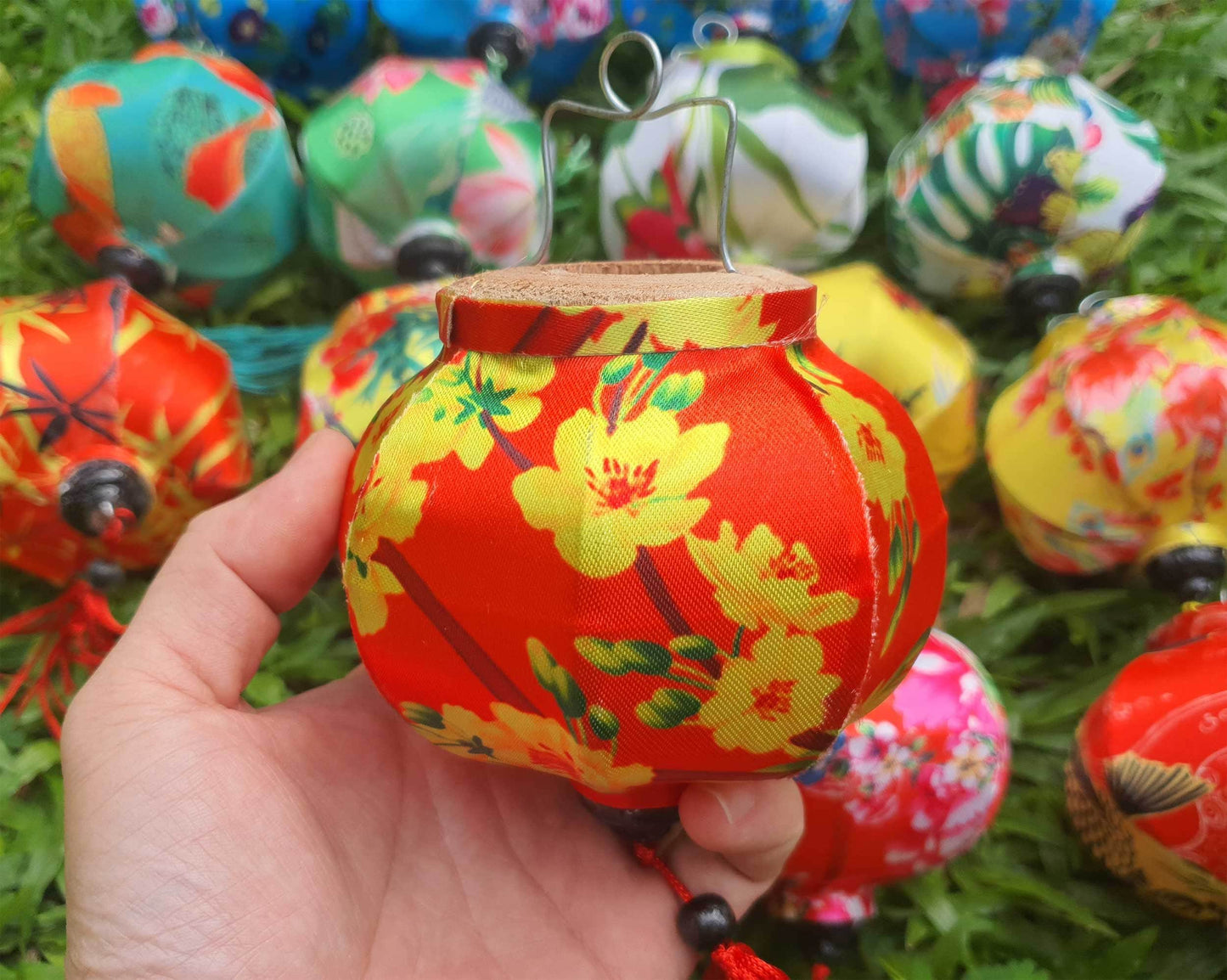 Set 16 mini silk lanterns 10cm for wedding decor String lanterns 3D flower silk lanterns for New Year decoration wedding planner