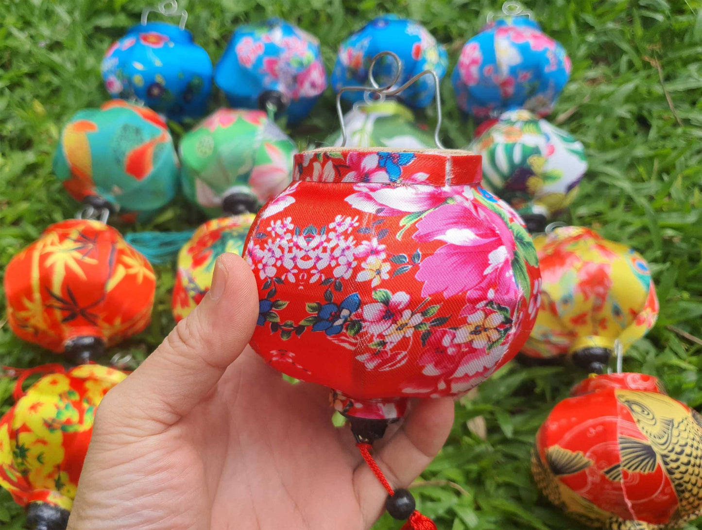 Set 16 mini silk lanterns 10cm for wedding decor String lanterns 3D flower silk lanterns for New Year decoration wedding planner