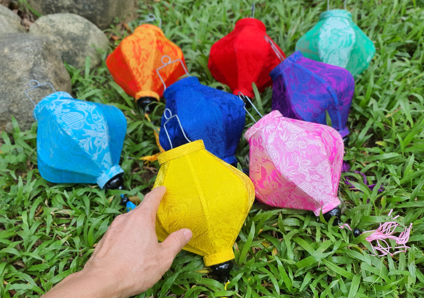 8 pieces of Vietnamese lanterns 22cm for Christmas decor Lanterns for home decor Lanterns for restaurant decor Lanterns for wedding decor