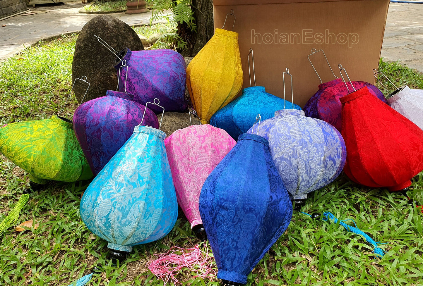 Set 8 pcs of 40cm Vietnamese Silk Lanterns For Wedding Decoration Outdoor Party Decorative Bamboo Lamp For Living Room