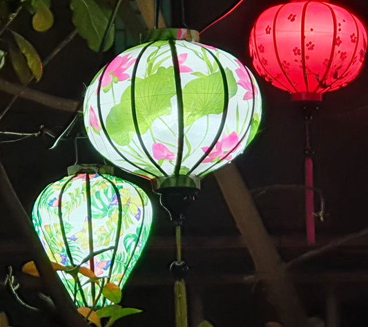 Set 4 pcs Vietnamese Hoi An Silk Lanterns For Garden Decor in night - Yard Decor Restaurant Decor - Bamboo Lamp for Front Porch Restaurant
