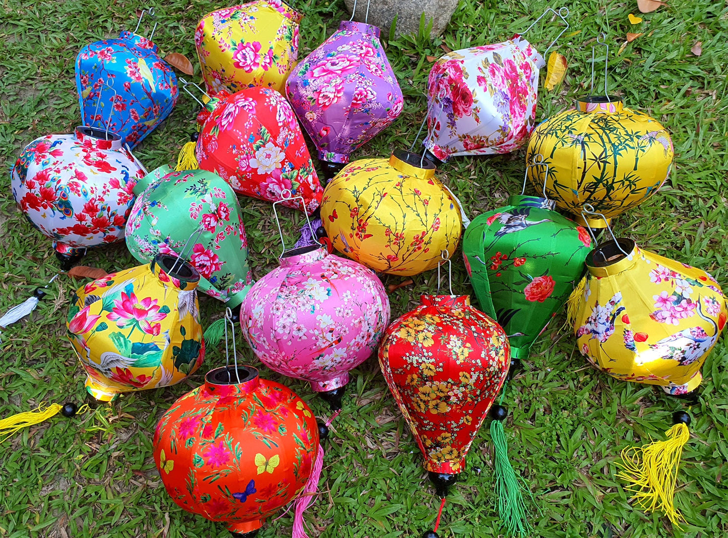 Set of 16 authentic Hoi An Bamboo Flower Silk lanterns 35cm - Mix shape - Custom made for Wedding Party Decoration - Restaurant Decorative