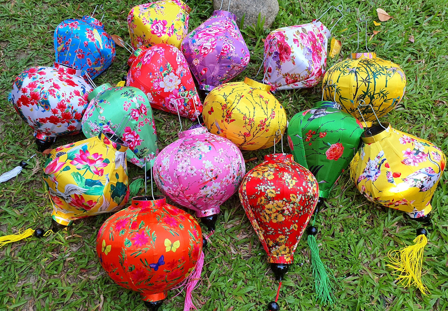 Set of 16 authentic Hoi An Bamboo Flower Silk lanterns 35cm - Mix shape - Custom made for Wedding Party Decoration - Restaurant Decorative