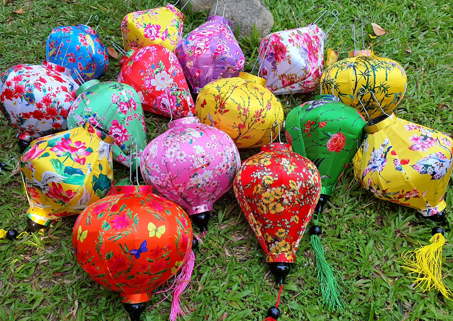 Set of 16 authentic Hoi An Bamboo Flower Silk lanterns 35cm - Mix shape - Custom made for Wedding Party Decoration - Restaurant Decorative