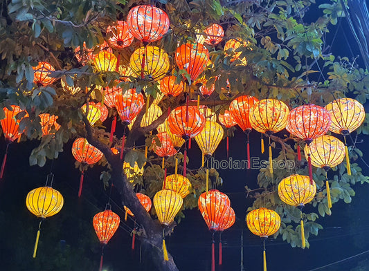 30 pcs Vietnamese Hoi An silk lanterns for Christmas tree decor - Lanterns Tree decor - Outdoor Events and patio decorations - Size 55cm